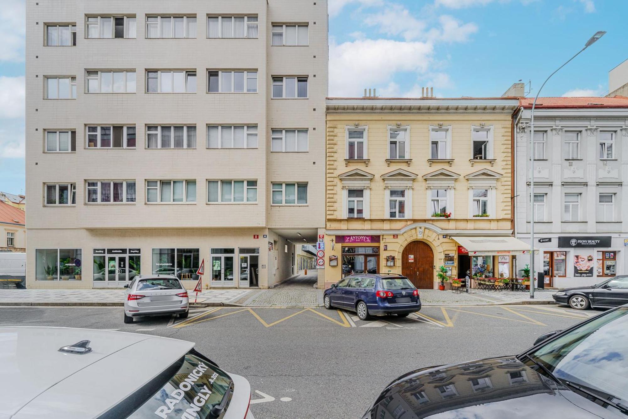 2-Level Apartments On Krizikova Near The Metro Praha Eksteriør bilde