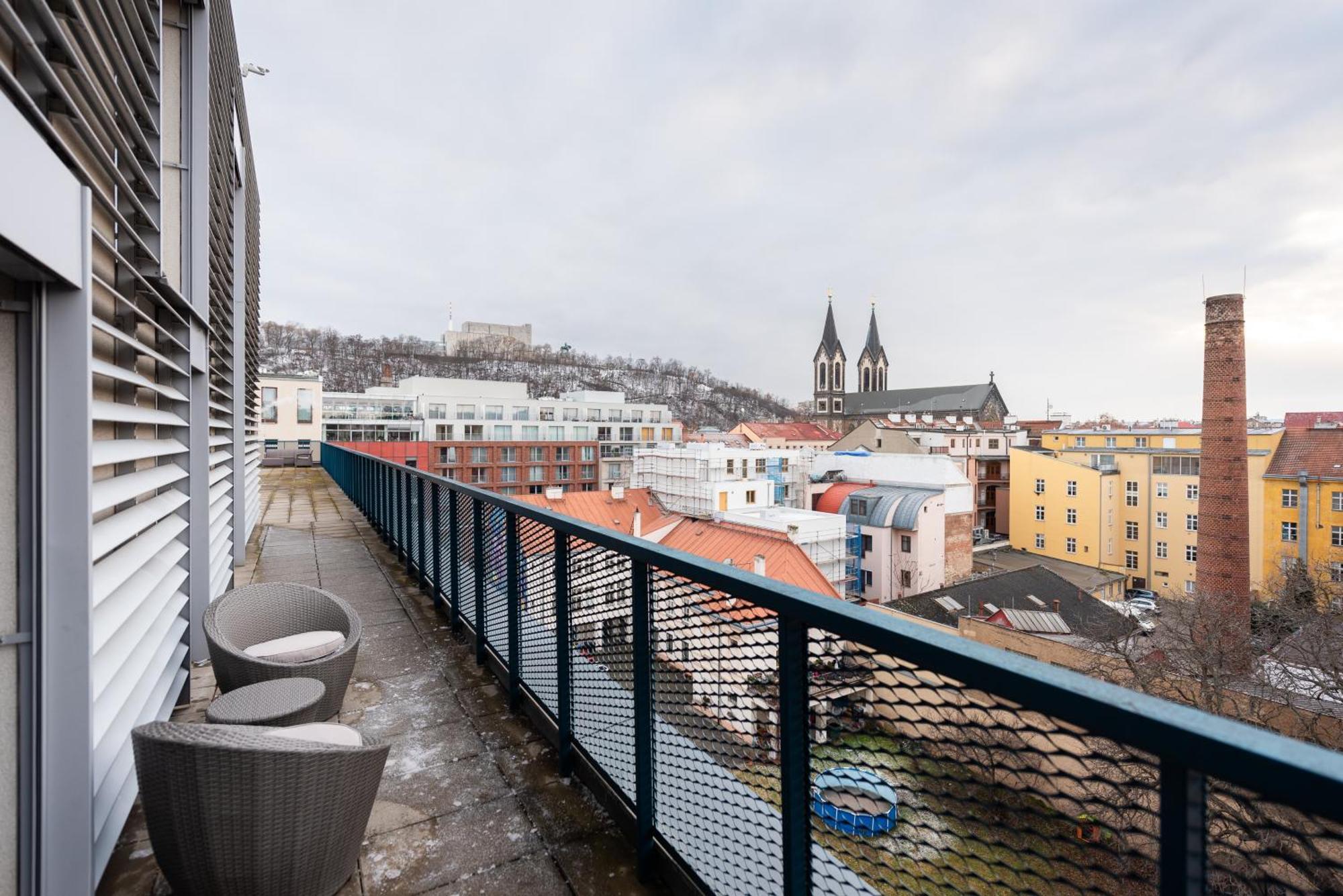 2-Level Apartments On Krizikova Near The Metro Praha Eksteriør bilde